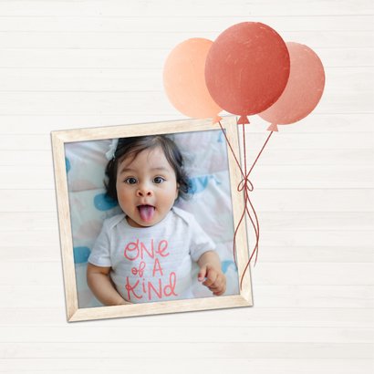 Verjaardagskaart met hout foto's en roze ballonnen 2