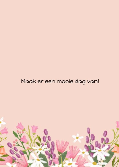 Verjaardagskaart met vrouw met mand vol kleurige bloemen 3