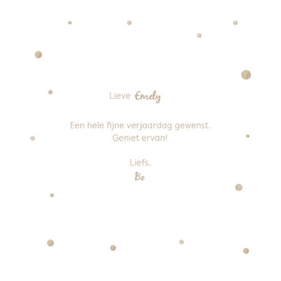 Verjaardagskaart met witte vlaggetjes en beige confetti 3