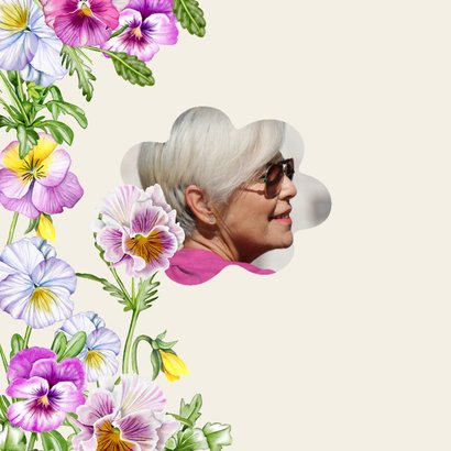 Verjaardagskaart viooltjes in het voorjaar 2