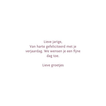 Verjaardagskaart vrouw wijn en confetti props 3