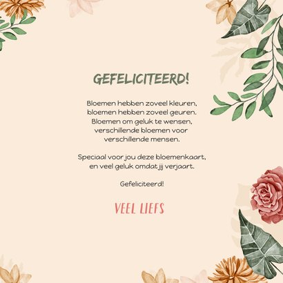 Verjaardagskaart wegwijzers hout en bloemen vrouw 3