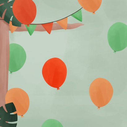 Verjaardagskaartje jungle met ballonnen vlaggetjes foto 2