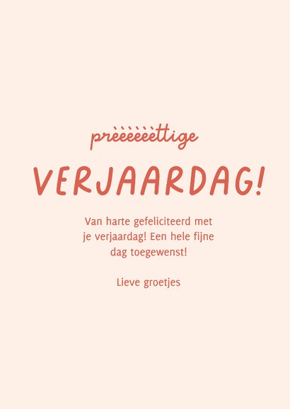 Vrolijk lente verjaardagskaartje met lam en bloemen 3