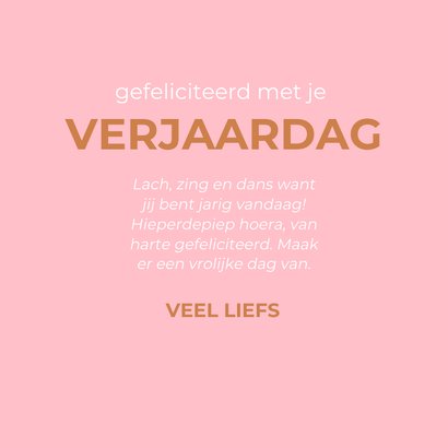 Vrolijk roze verjaardagskaartje met smiley bloemen 3