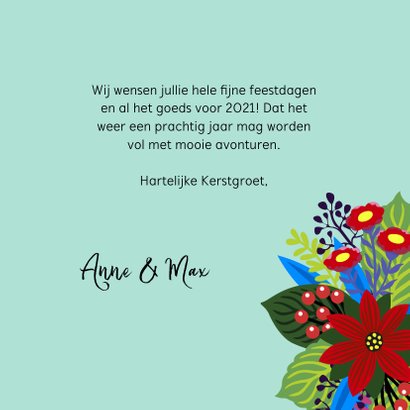 Vrolijke en kleurrijke kerstkaart met vogel en bloemen 3
