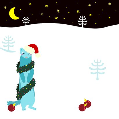Vrolijke kerstkaart met wasbeer en fret die boom optuigen 2