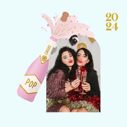 Vrolijke nieuwjaarskaart roze met champagnefles 2