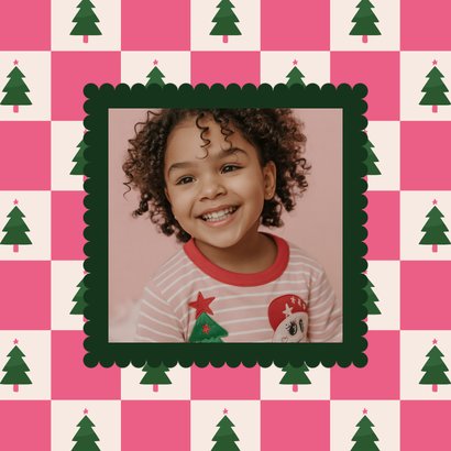  Vrolijke roze foto kerstkaart blokjespatroon met kerstbomen 2