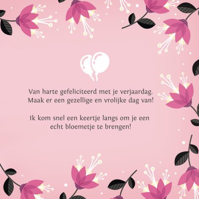 Vrolijke roze verjaardagskaart met hippe bloemen 3