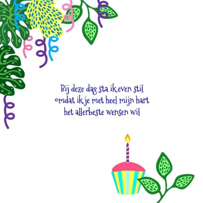 Vrolijke verjaardagskaart met dame, kat, planten en slingers 2