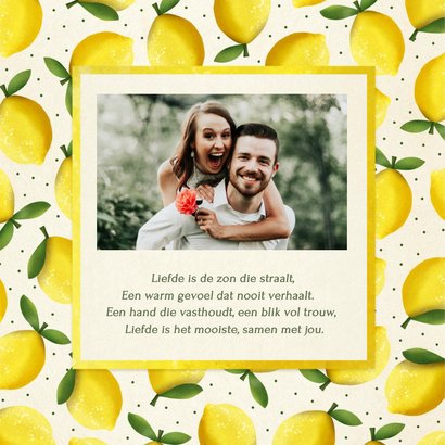 Vrolijke zomerse trouwkaart met patroon van citroentjes 2