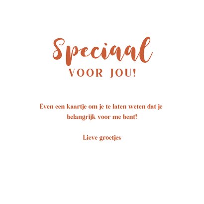 Wenskaart met vrouw die hartje stuurt met liefs 3