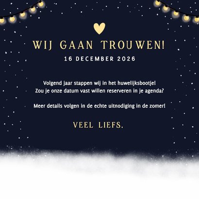 Winterse Save the Date kaart met 2 corgi honden en lampjes 3