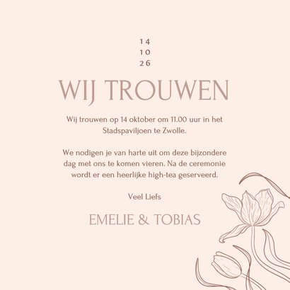 Zacht beige klassieke trouwkaart met stijlvolle tulpen 3