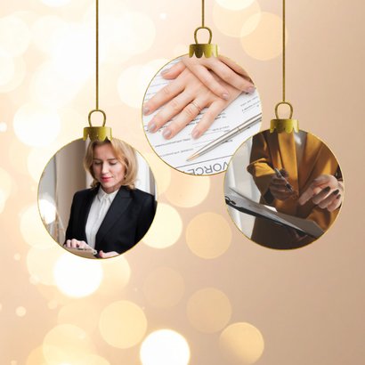 Zakelijk beige kerstkaart met foto's glitters en kerstballen 2
