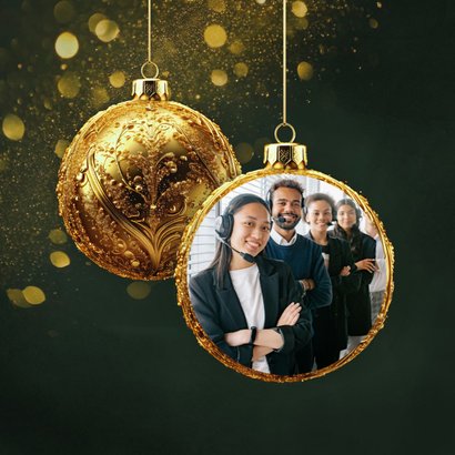 Zakelijke kerstkaart groen met gouden kerstballen bedankt 2