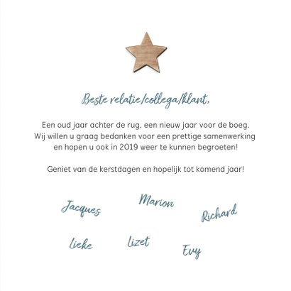 Zakelijke kerstkaart hip industrieel met houten kerstboom 3