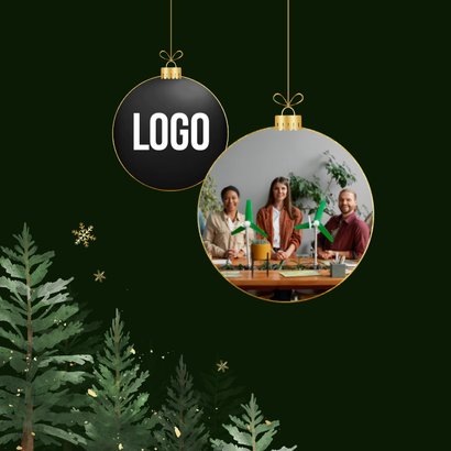 Zakelijke kerstkaart kerstbomen goud 2026 jaartal sneeuw 2