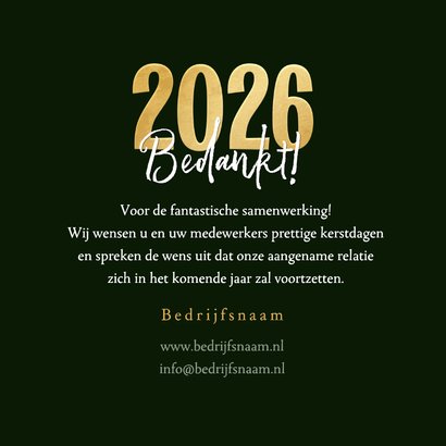 Zakelijke kerstkaart kerstbomen goud 2026 jaartal sneeuw 3