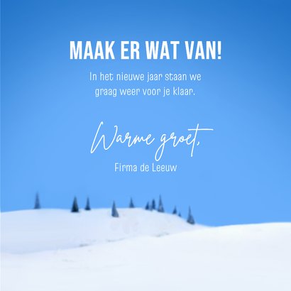 Zakelijke kerstkaart Loeki in de sneeuw 3