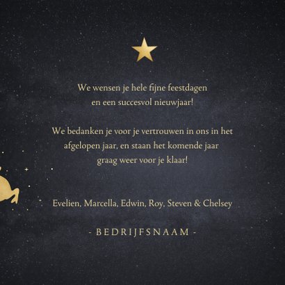 Zakelijke kerstkaart met goud silhouet van kerstman in slee 3