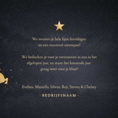 Zakelijke kerstkaart met goud silhouet van kerstman in slee 3