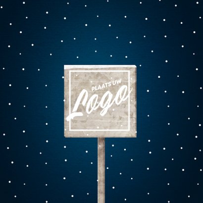 Zakelijke kerstkaart met sneeuw en houten kerstboom 2