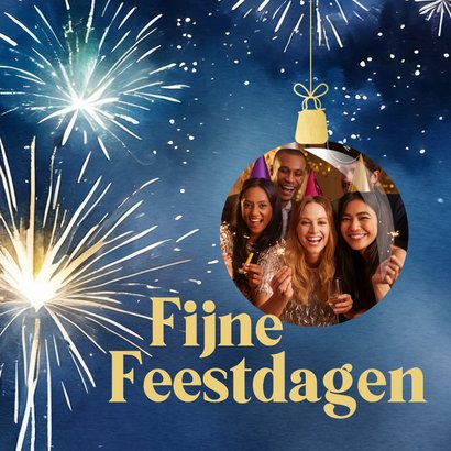 Zakelijke kerstkaart met vuurwerk en kerstbal gouden tekst 2