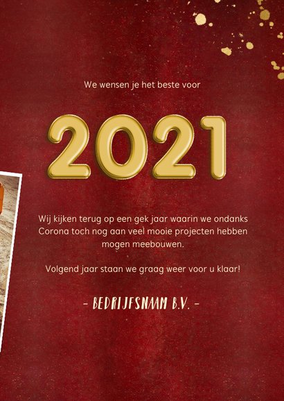 Zakelijke rode nieuwjaarskaart met gouden 2021 en polaroids 3
