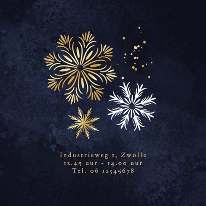 Zakelijke uitnodigingskaart kerstlunch sneeuwvlokken goud 2