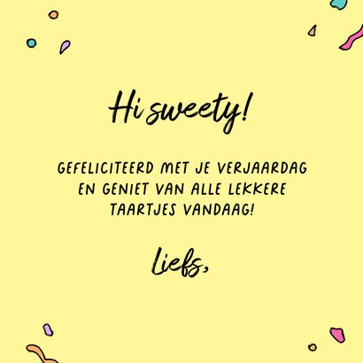 Zoete verjaardagskaart met cupcake en confetti 3