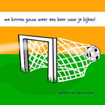 Zomaar - voetballende jongen in oranje tenue 3