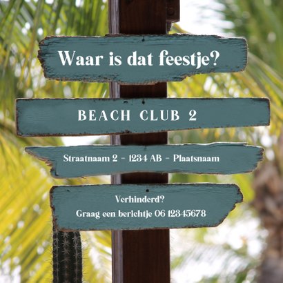Zomerse uitnodiging wegwijzer van blauw drijfhout 2