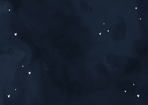 Geboortekaartje met donkerblauwe waterverf en holo hartjes Achterkant