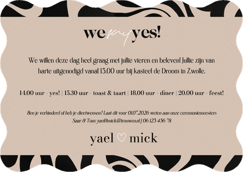 Hippe trouwkaart zwarte swirl beige achtergrond typografie Achterkant