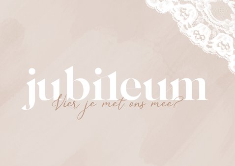 Beige jubileum uitnodiging met wit kant 2
