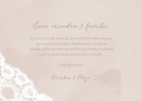 Beige jubileum uitnodiging met wit kant 3