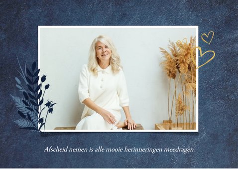Donkerblauwe liggende rouwkaart met eigen foto en takjes 2