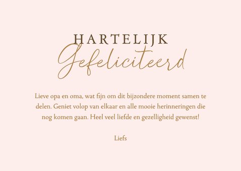 Felicitatiekaart geboorte meisje rotan wiegje met baby. 3