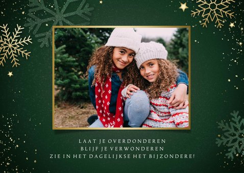 Groene kerstkaart sneeuwvlokken sterren Fijne Feestdagen 2