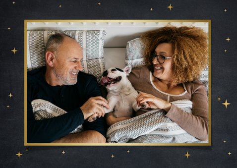 Hippe kerstkaart met sierlijke gouden tekst merry christmas 2