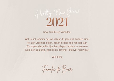 Hippe nieuwjaarskaart foto's healthy new year 2021 op beige 3