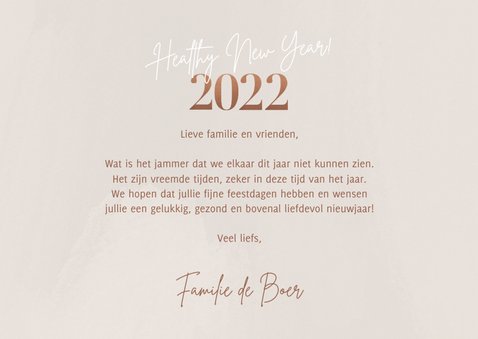 Hippe nieuwjaarskaart foto's healthy new year 2022 op beige 3