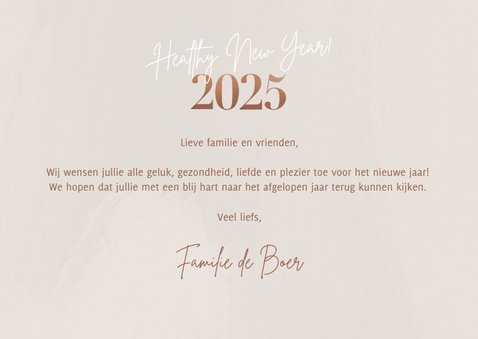 Hippe nieuwjaarskaart foto's healthy new year 2025 op beige 3