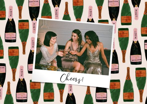 Hippe nieuwjaarskaart met foto's en champagne achtergrond 2