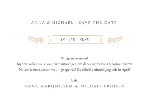 Hippe Save the Date kaart met eigen foto en witte letters 3
