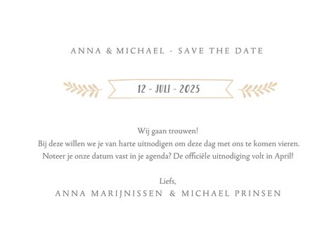 Hippe Save the Date kaart met eigen foto en witte letters 3