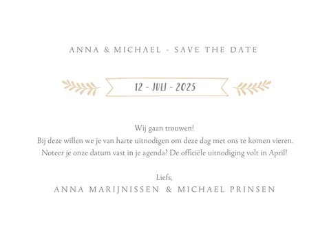 Hippe Save the Date kaart met eigen foto en witte letters 3