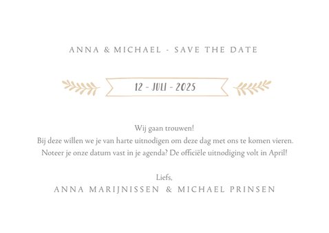 Hippe Save the Date kaart met eigen foto en witte letters 3